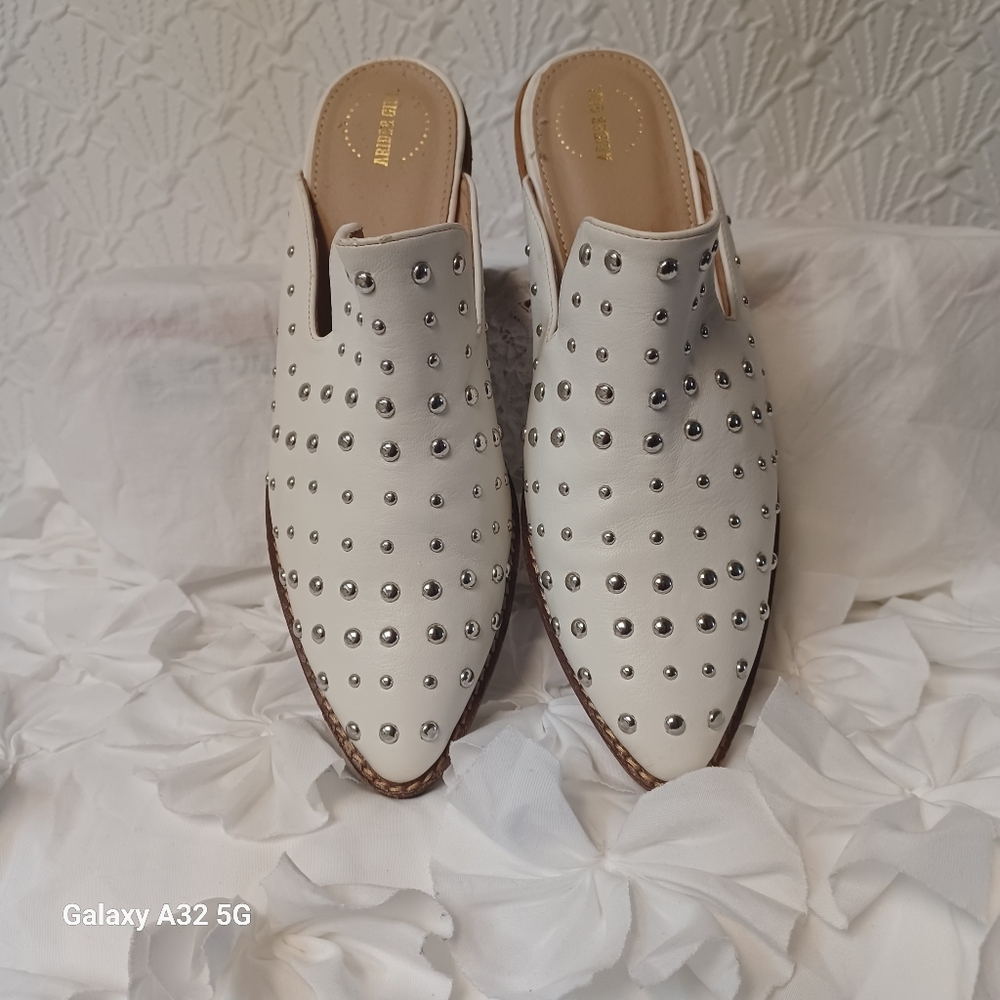 ARIDER GIRL Size 7.5 Studded White Mules - Picture 5 of 13